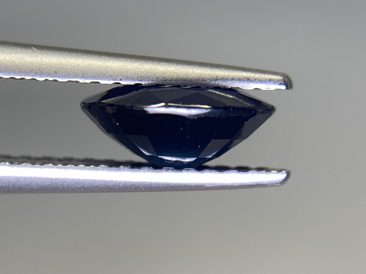 サファイア 1.395ct 宝石ソーティング付き  7.9㎜×6.1㎜×3.4㎜ ルース（ 裸石 ） 2309Y