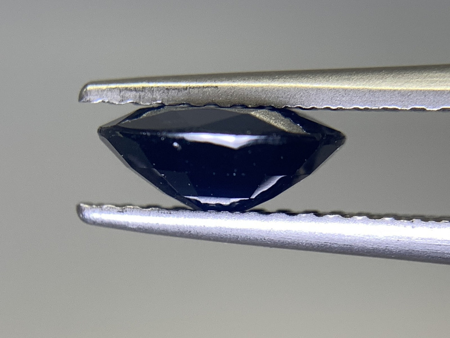 サファイア 1.395ct 宝石ソーティング付き  7.9㎜×6.1㎜×3.4㎜ ルース（ 裸石 ） 2309Y
