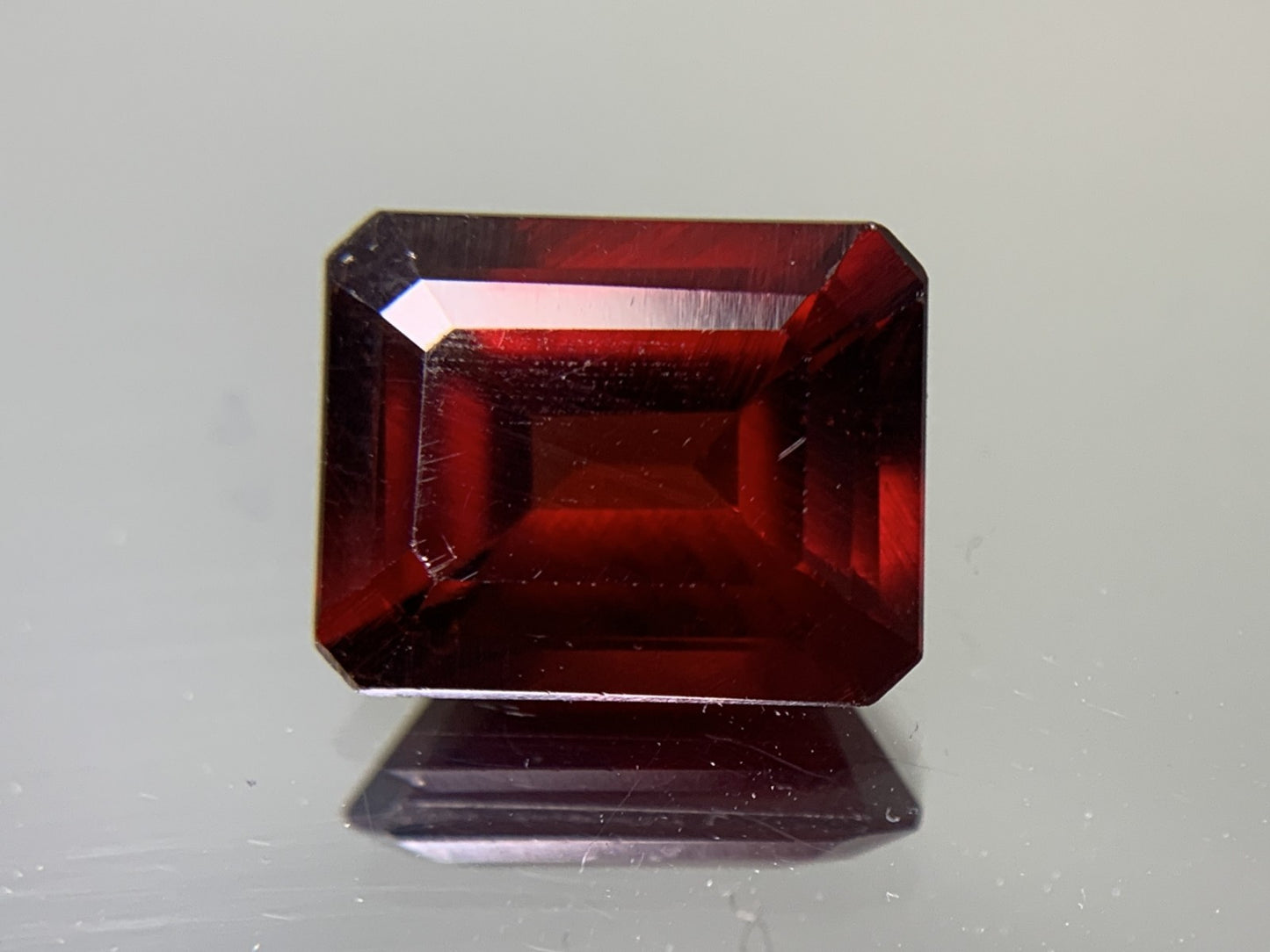 ロードライトガーネット 4.268ct 宝石ソーティング付き 10.0㎜×8.9㎜×5.2㎜ ルース（ 裸石 ） 3845Y