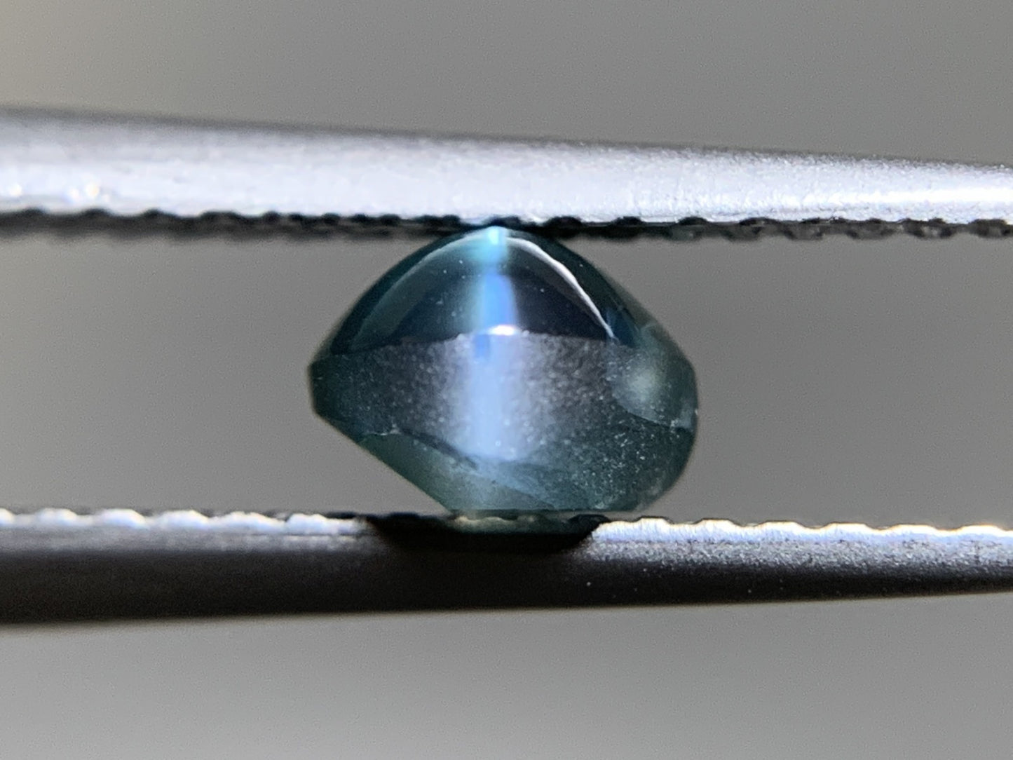 アレキサンドライトキャッツアイ 天然 1.280ct 中央宝石ソーティング付き 6.4㎜×5.3㎜×3.8㎜ ルース（ 裸石 ） 6456Y