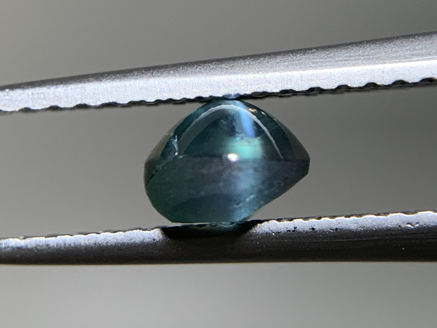 アレキサンドライトキャッツアイ 天然 1.280ct 中央宝石ソーティング付き 6.4㎜×5.3㎜×3.8㎜ ルース（ 裸石 ） 6456Y