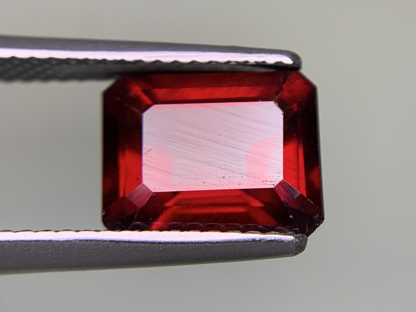 ロードライトガーネット 4.268ct 宝石ソーティング付き 10.0㎜×8.9㎜×5.2㎜ ルース（ 裸石 ） 3845Y