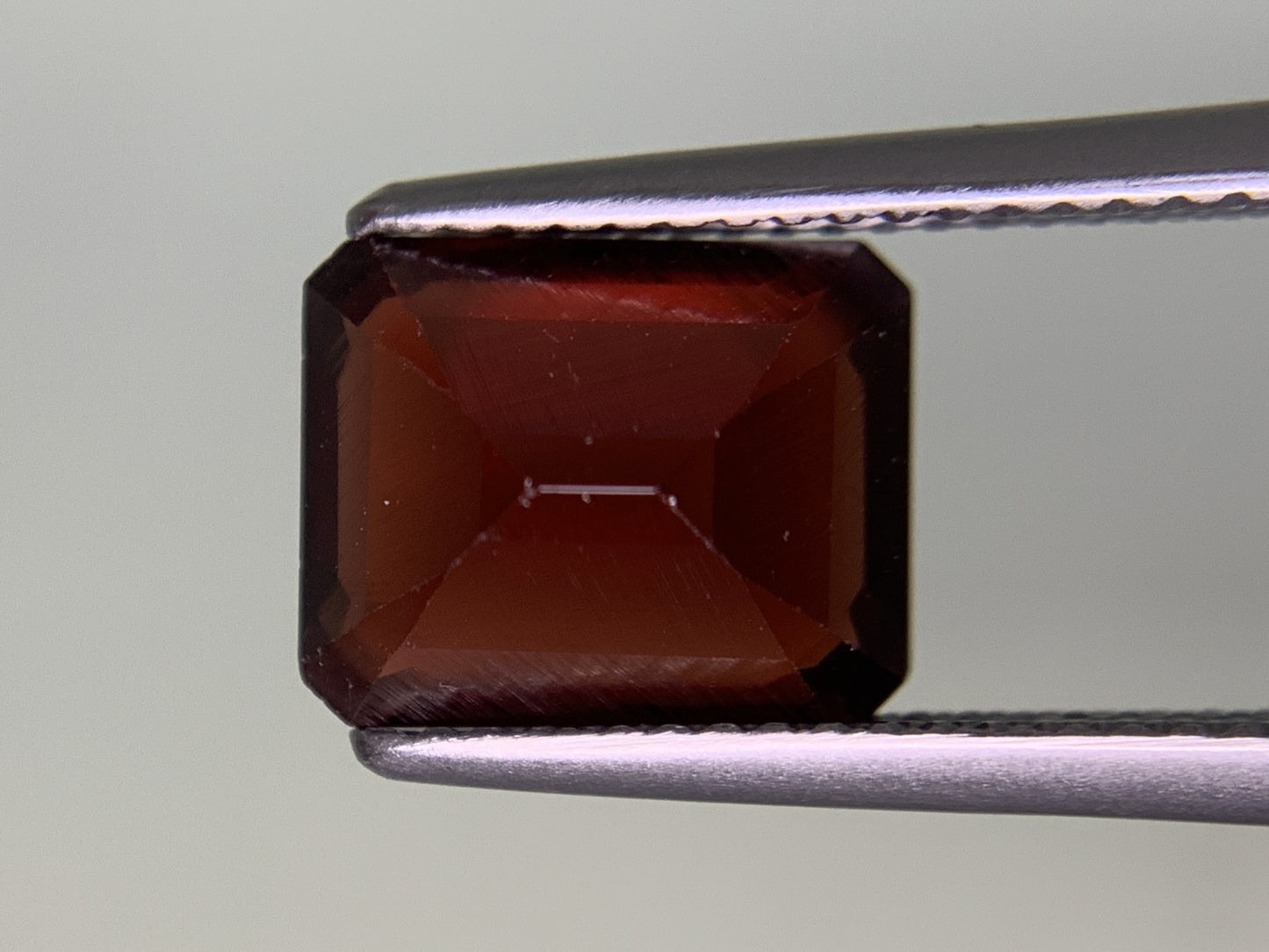 ロードライトガーネット 4.268ct 宝石ソーティング付き 10.0㎜×8.9㎜×5.2㎜ ルース（ 裸石 ） 3845Y