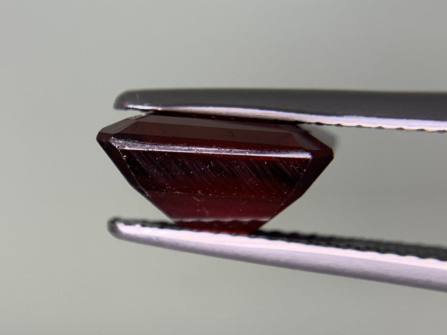 ロードライトガーネット 4.268ct 宝石ソーティング付き 10.0㎜×8.9㎜×5.2㎜ ルース（ 裸石 ） 3845Y