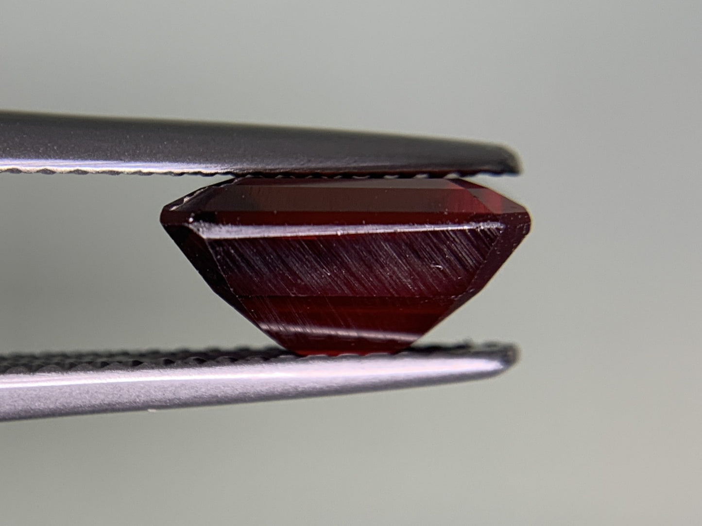ロードライトガーネット 4.268ct 宝石ソーティング付き 10.0㎜×8.9㎜×5.2㎜ ルース（ 裸石 ） 3845Y