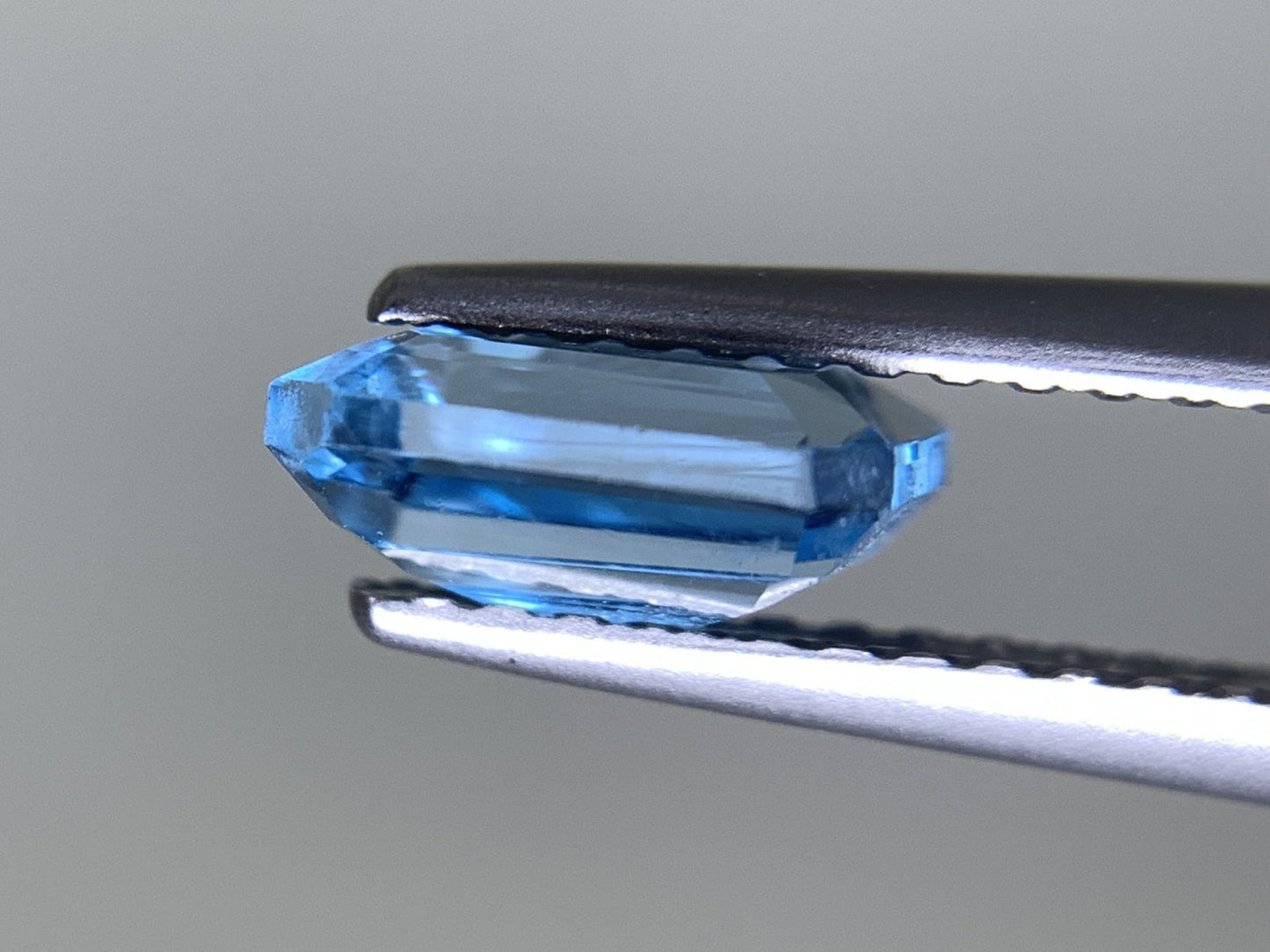 ブルートパーズ 1.155ct  宝石ソーティング付き  7.0㎜×5.0㎜×3.0㎜ 天然 ルース（ 裸石 ） 4458Y