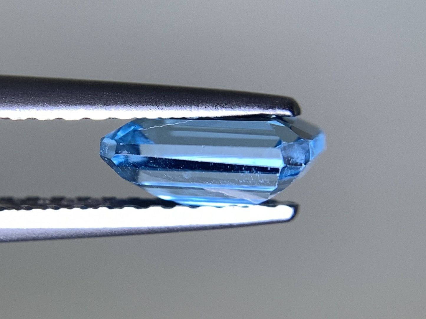 ブルートパーズ 1.155ct  宝石ソーティング付き  7.0㎜×5.0㎜×3.0㎜ 天然 ルース（ 裸石 ） 4458Y