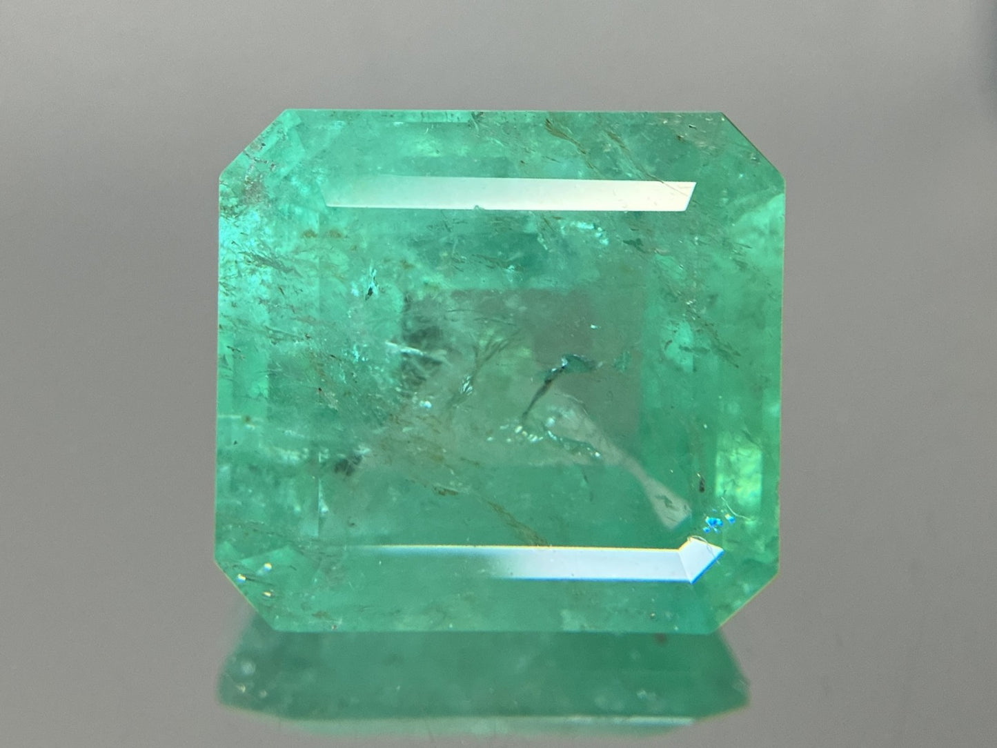 エメラルド 天然 7.883ct コロンビア 中央宝石鑑別書付き 12.96㎜×12.00㎜×7.34㎜ ルース（ 裸石 ） 6113YY