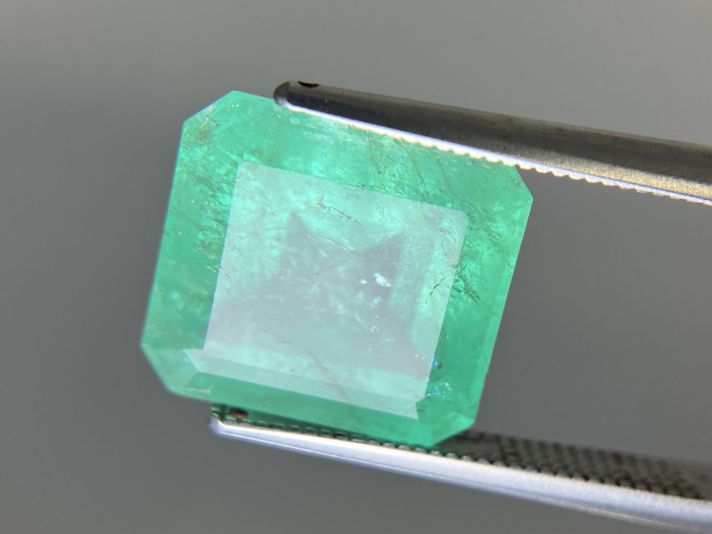 エメラルド 天然 7.883ct コロンビア 中央宝石鑑別書付き 12.96㎜×12.00㎜×7.34㎜ ルース（ 裸石 ） 6113YY