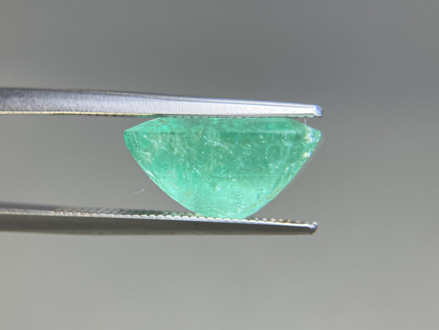 エメラルド 天然 7.883ct コロンビア 中央宝石鑑別書付き 12.96㎜×12.00㎜×7.34㎜ ルース（ 裸石 ） 6113YY