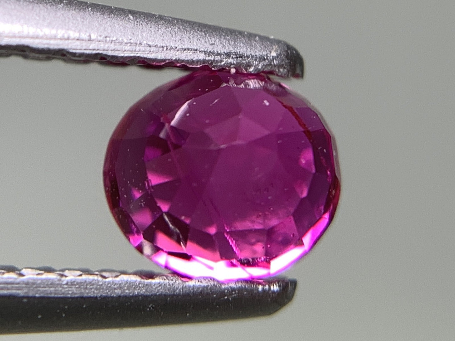 ルビー 天然 0.850ct 中央宝石ソーティング付き 5.25㎜×4.73㎜×3.63㎜ ルース（ 裸石 ） 7344Y