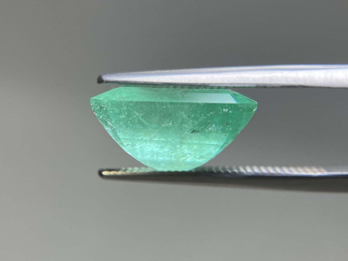 エメラルド 天然 7.883ct コロンビア 中央宝石鑑別書付き 12.96㎜×12.00㎜×7.34㎜ ルース（ 裸石 ） 6113YY