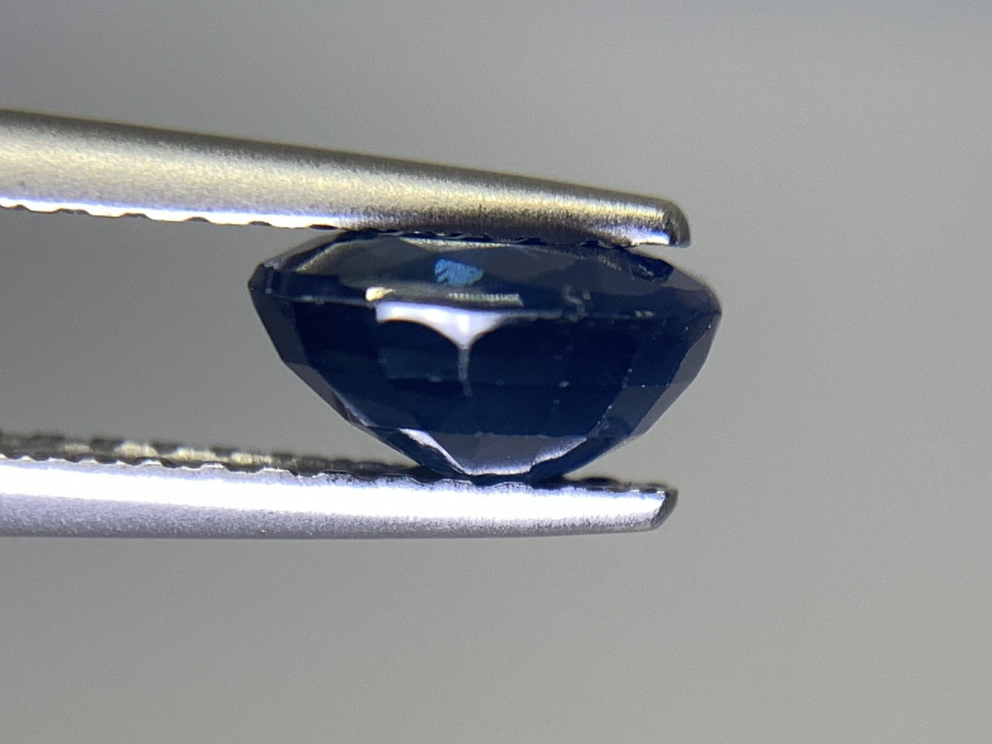サファイア 1.345ct 宝石ソーティング付き  6.7㎜×5.8㎜×3.5㎜ ルース（ 裸石 ） 2310Y