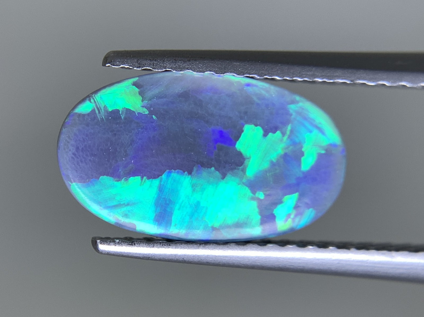 ブラックオパール  天然  1.092ct  中央宝石ソーティング付き  12.2㎜×7.3㎜×1.7㎜   ルース（ 裸石 ） 5604Y