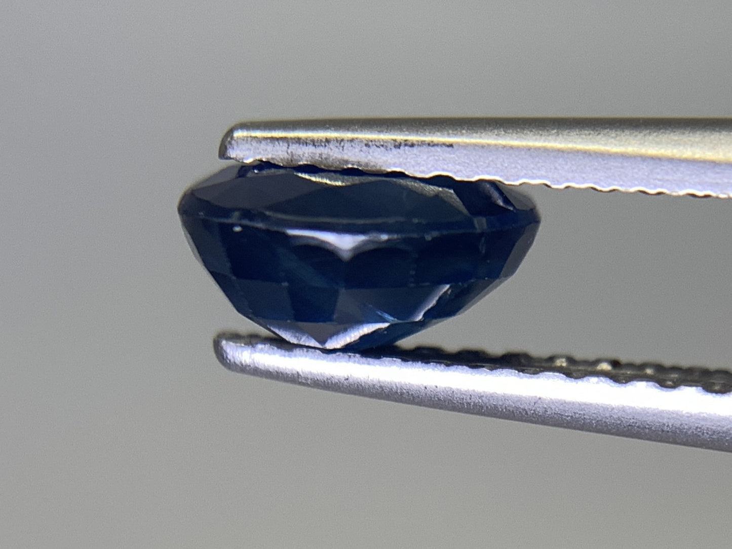 サファイア 1.345ct 宝石ソーティング付き  6.7㎜×5.8㎜×3.5㎜ ルース（ 裸石 ） 2310Y