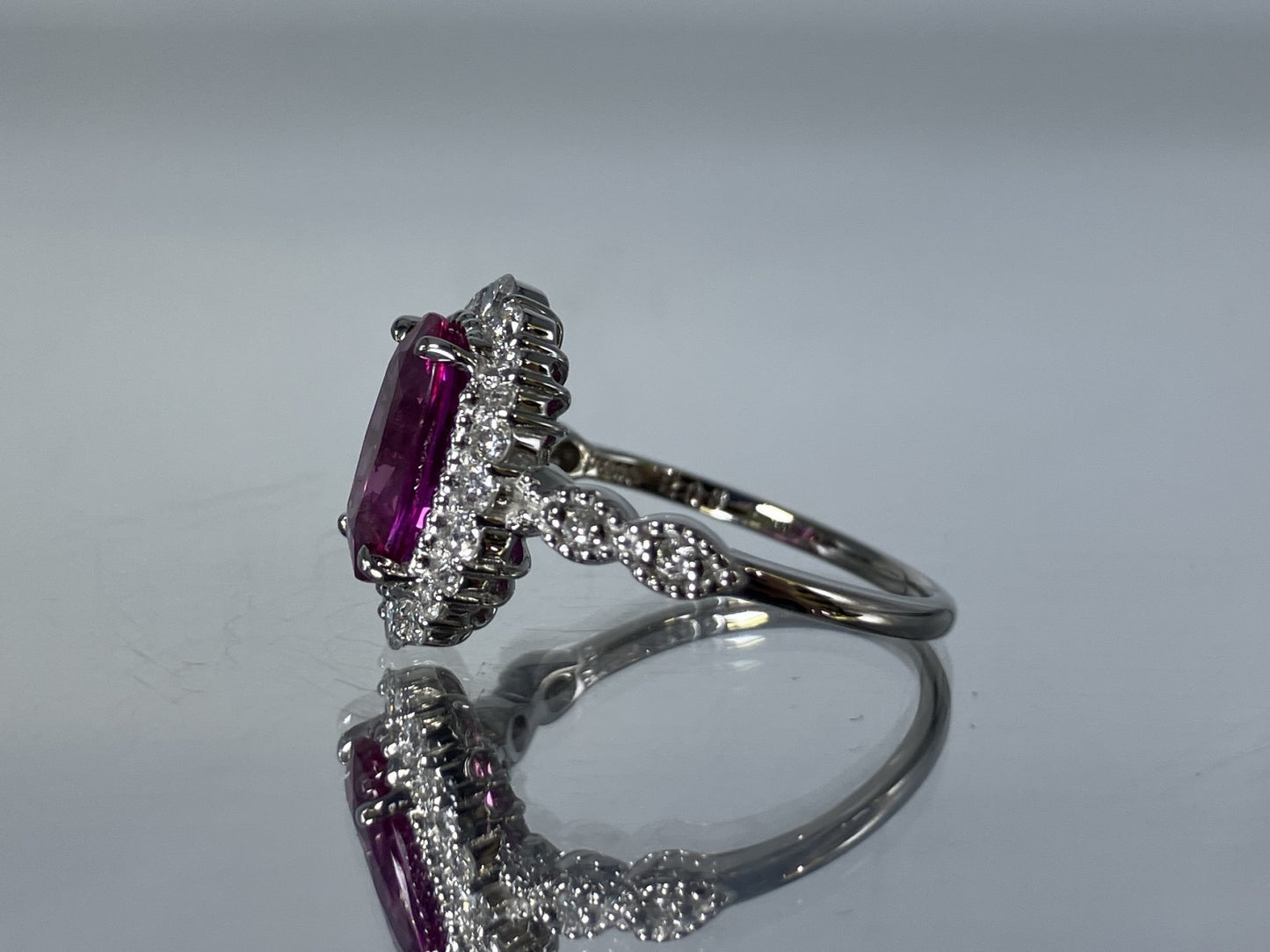 ルビー 2.03ct 非加熱 No heat GIA鑑別書 D0.38ct PT900 4.4g 指輪 （JP9号） サイズ直し無料 8370K