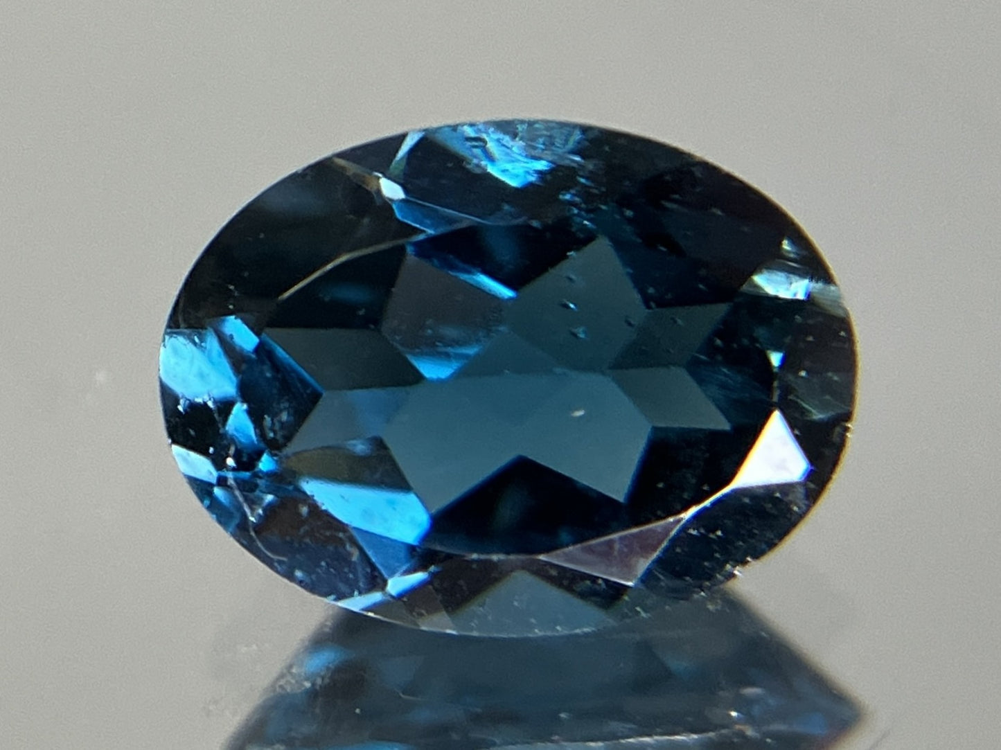 ブルートパーズ 天然  1.362ct  宝石ソーティング付き  7.8㎜×5.9㎜×3.5㎜ ルース（ 裸石 ）  6272YY