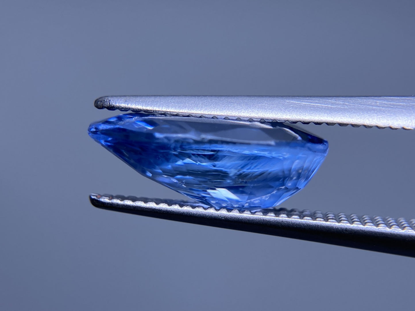 サファイア 4.02ct GIA鑑別書付き 非加熱 スリランカ産 12.26㎜×7.66㎜×4.78㎜ ルース（ 裸石 ） 3688S