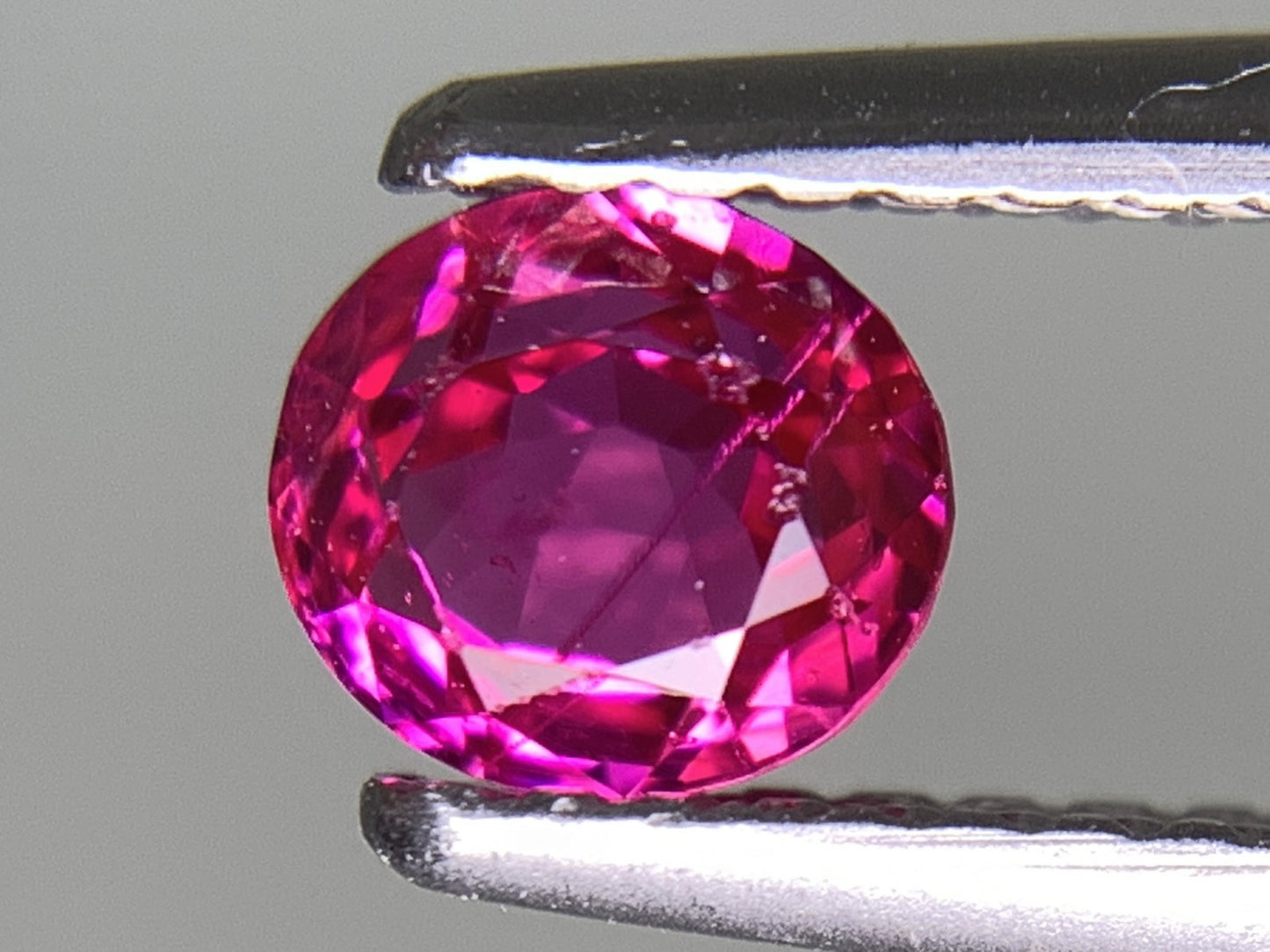 ルビー 天然 0.850ct 中央宝石ソーティング付き 5.25㎜×4.73㎜×3.63㎜ ルース（ 裸石 ） 7344Y