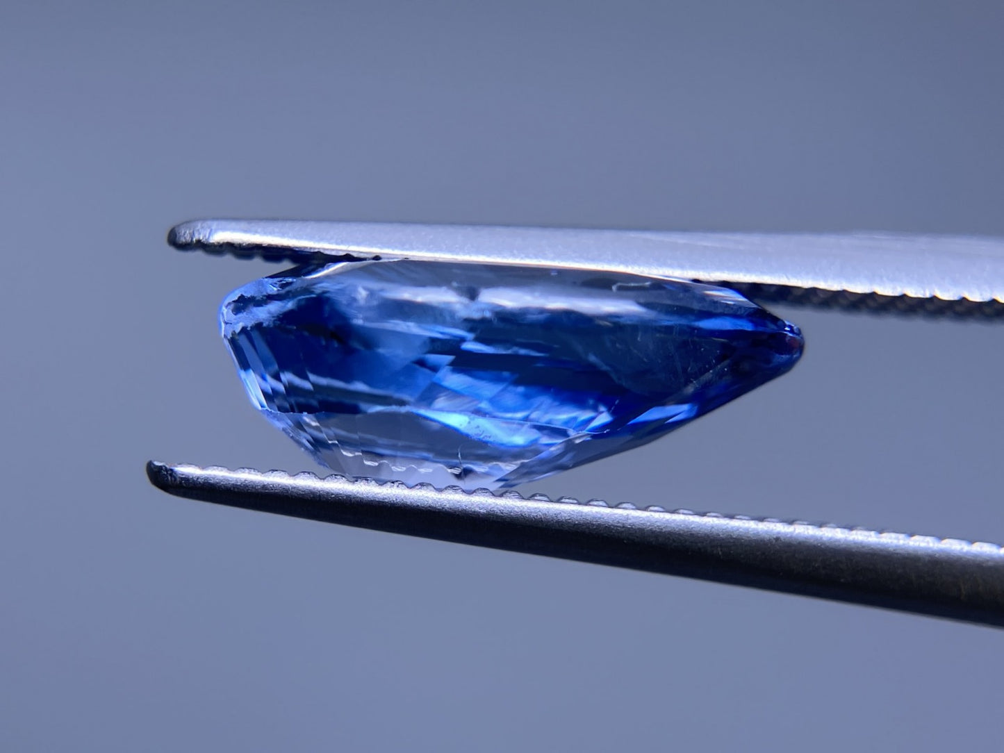 サファイア 4.02ct GIA鑑別書付き 非加熱 スリランカ産 12.26㎜×7.66㎜×4.78㎜ ルース（ 裸石 ） 3688S