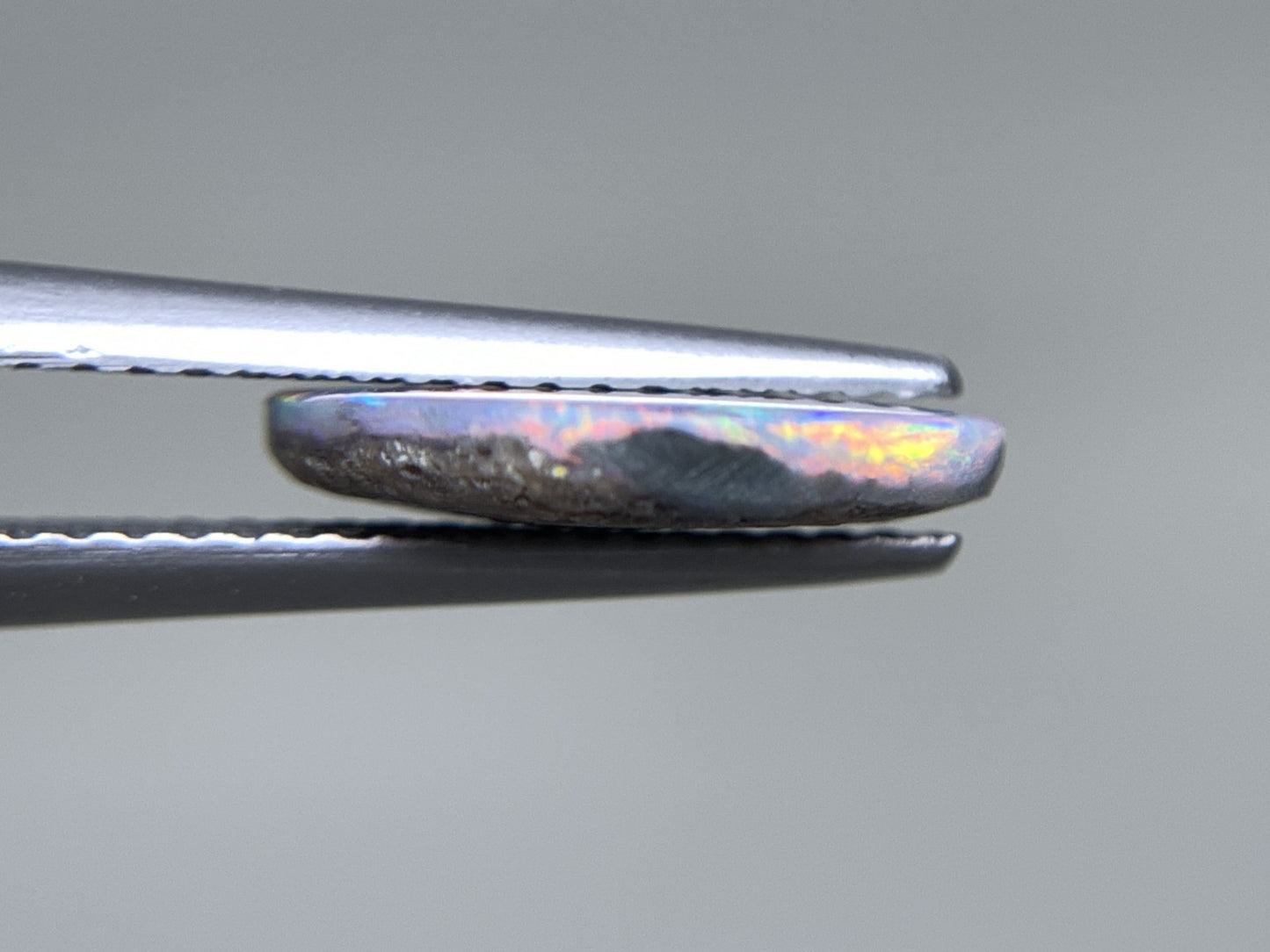 ブラックオパール  天然  1.795ct  中央宝石ソーティング付き  12.0㎜×9.8㎜×2.2㎜   ルース（ 裸石 ） 5053Y