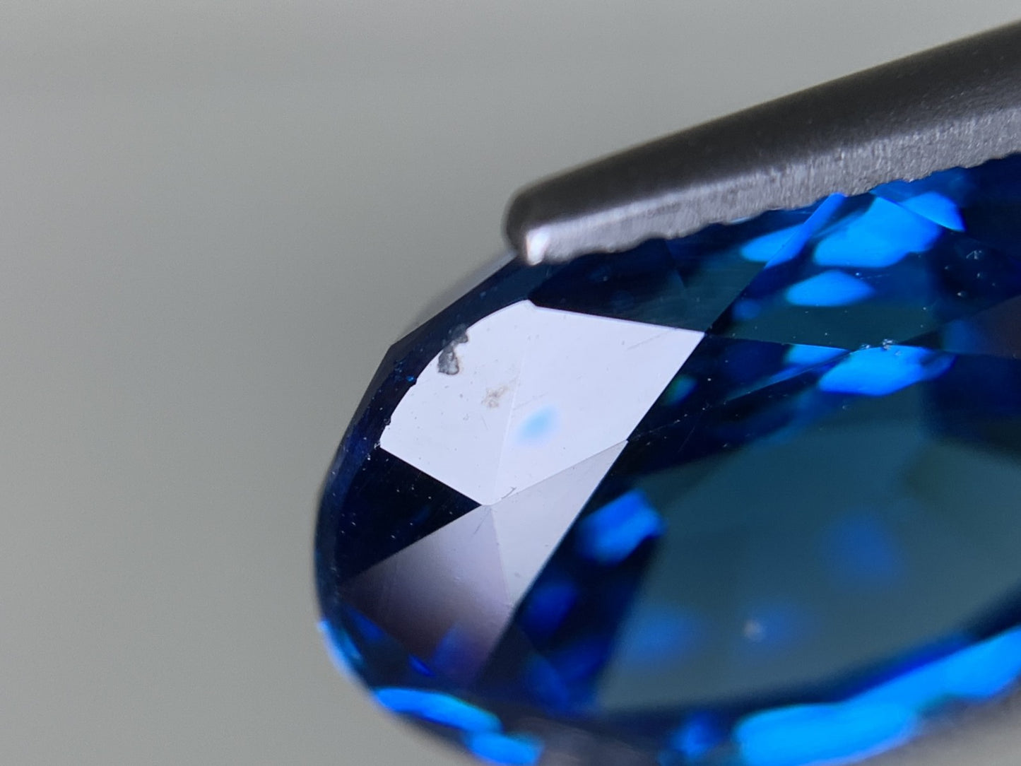 キュービックジルコニア 15.754ct 宝石ソーティング付き 14.7㎜×12.2㎜×7.2㎜ 人造 ルース（ 裸石 ） 6662Y