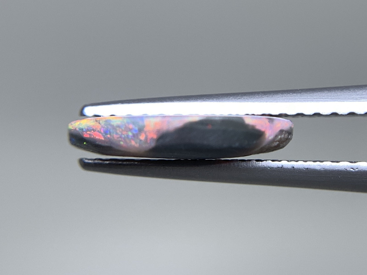 ブラックオパール  天然  1.795ct  中央宝石ソーティング付き  12.0㎜×9.8㎜×2.2㎜   ルース（ 裸石 ） 5053Y