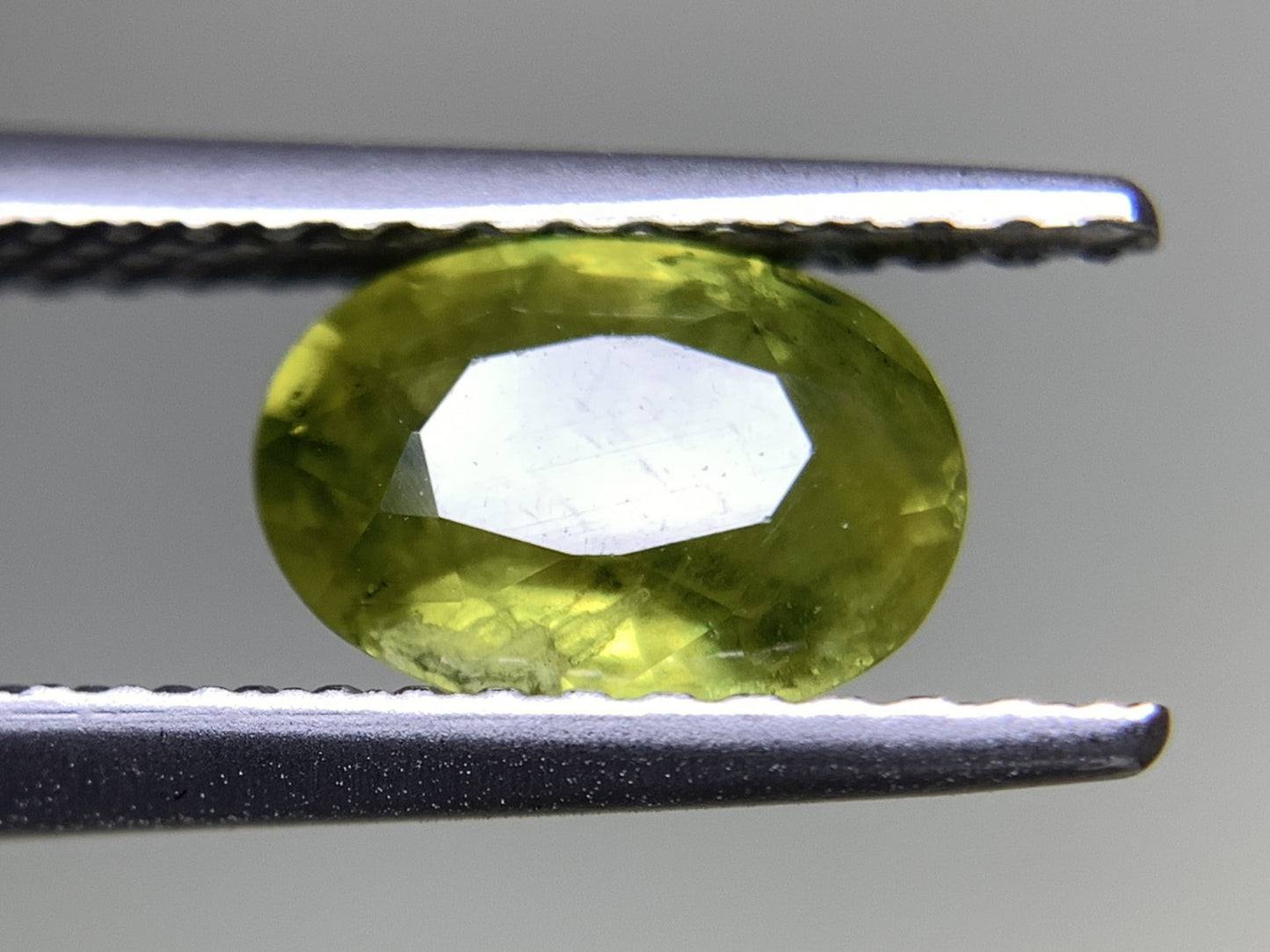 グリーンサファイア 1.113ct  宝石ソーティング付き  7.4㎜×5.4㎜×3.1㎜ 天然 ルース（ 裸石 ） 4498Y