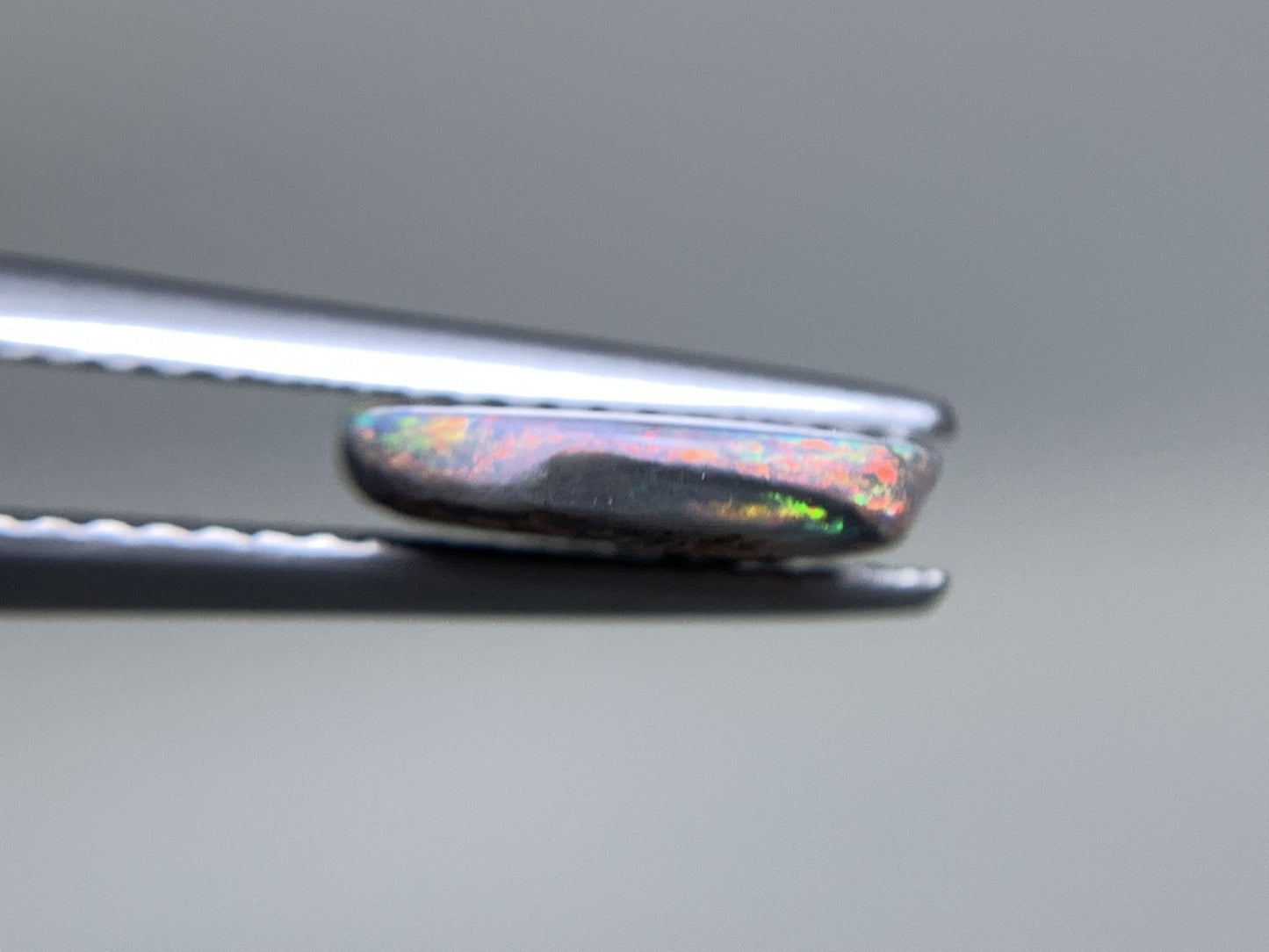 ブラックオパール  天然  1.795ct  中央宝石ソーティング付き  12.0㎜×9.8㎜×2.2㎜   ルース（ 裸石 ） 5053Y