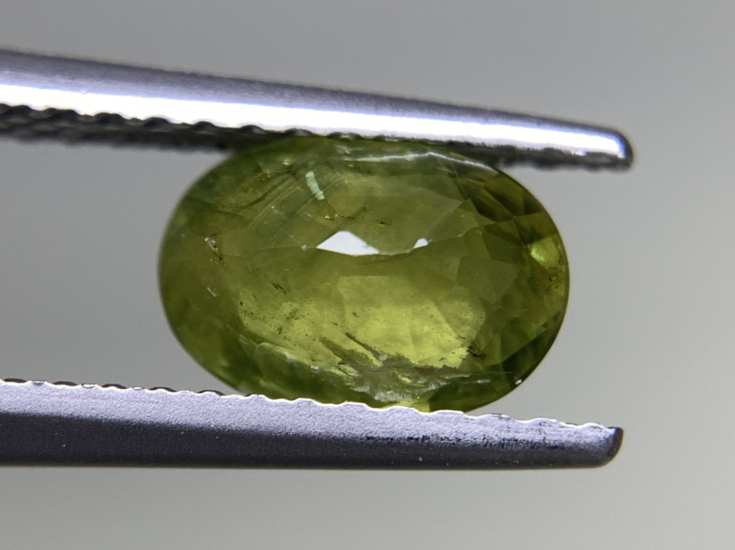 グリーンサファイア 1.113ct  宝石ソーティング付き  7.4㎜×5.4㎜×3.1㎜ 天然 ルース（ 裸石 ） 4498Y
