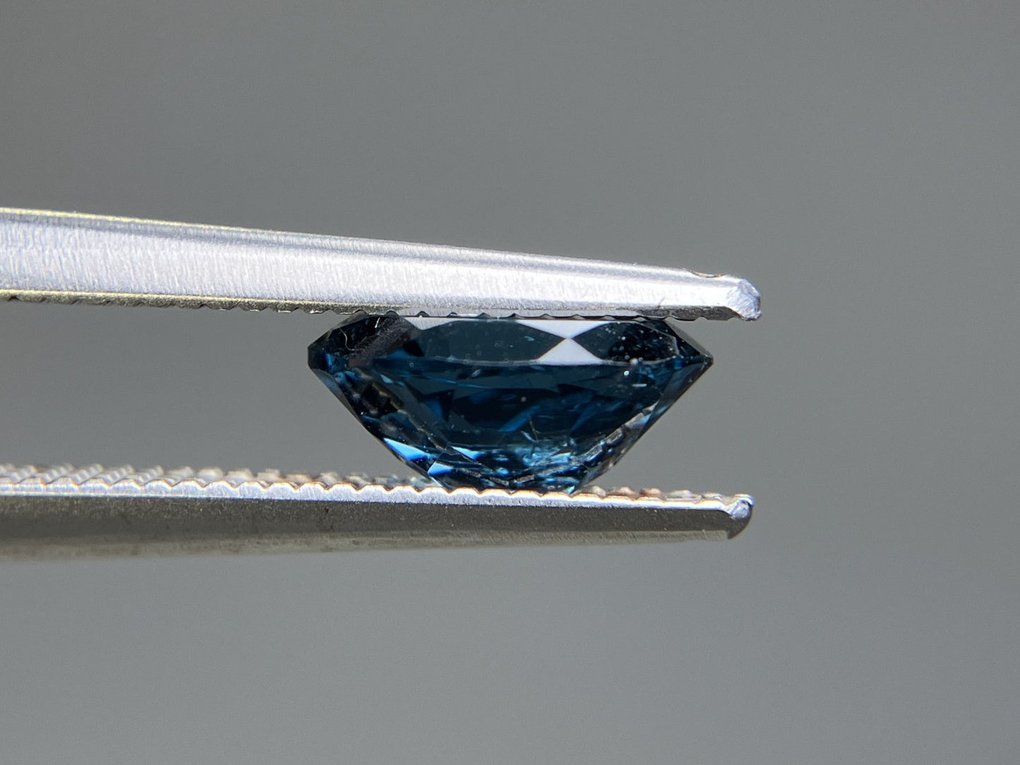 ブルートパーズ 天然  1.362ct  宝石ソーティング付き  7.8㎜×5.9㎜×3.5㎜ ルース（ 裸石 ）  6272YY