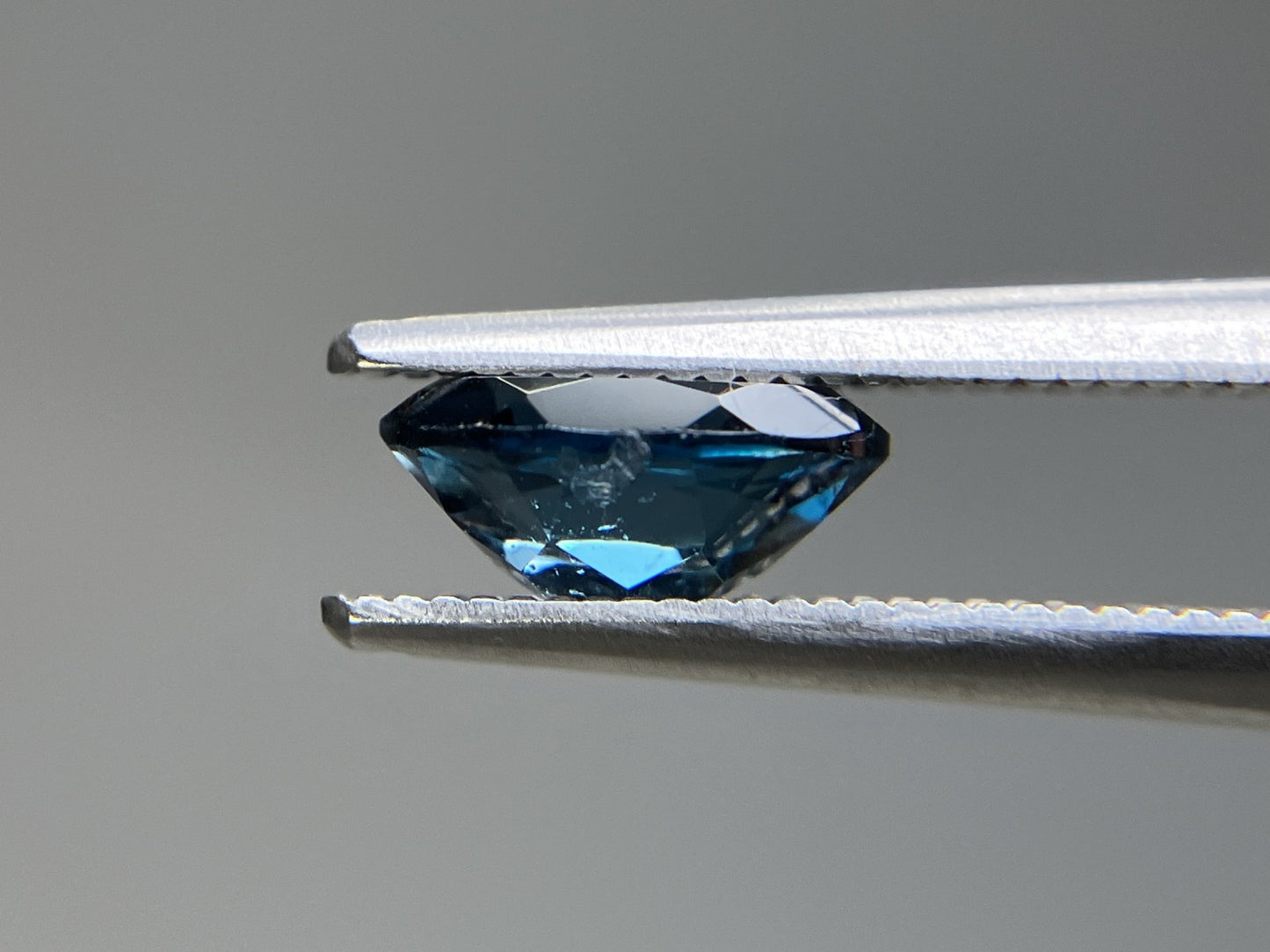 ブルートパーズ 天然  1.362ct  宝石ソーティング付き  7.8㎜×5.9㎜×3.5㎜ ルース（ 裸石 ）  6272YY