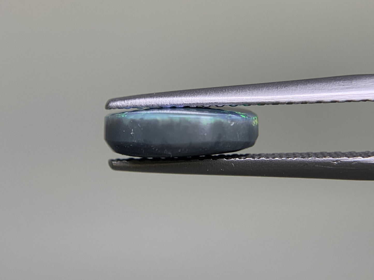 ブラックオパール　1.943ct　宝石ソーティング付き　10.1㎜×8.4㎜×3.3㎜ ルース（ 裸石 ）　 1695Y
