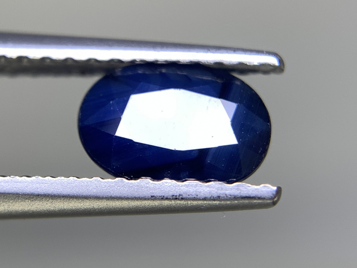 サファイア 1.045ct 宝石ソーティング付き  7.1㎜×5.1㎜×2.8㎜ ルース（ 裸石 ） 2311Y