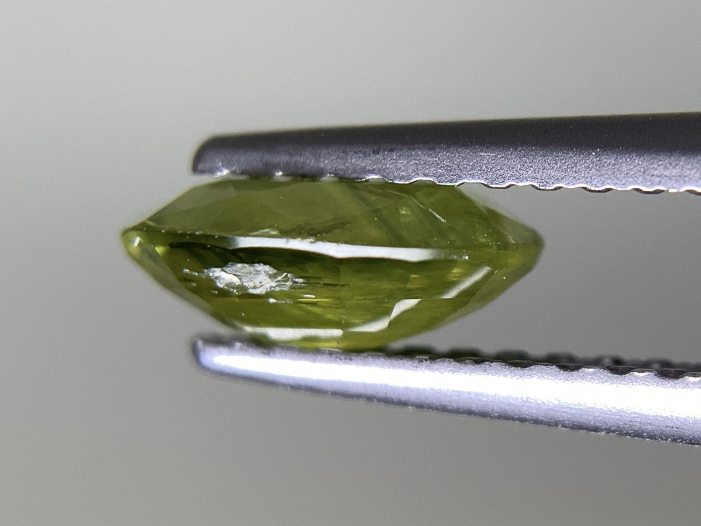 グリーンサファイア 1.113ct  宝石ソーティング付き  7.4㎜×5.4㎜×3.1㎜ 天然 ルース（ 裸石 ） 4498Y