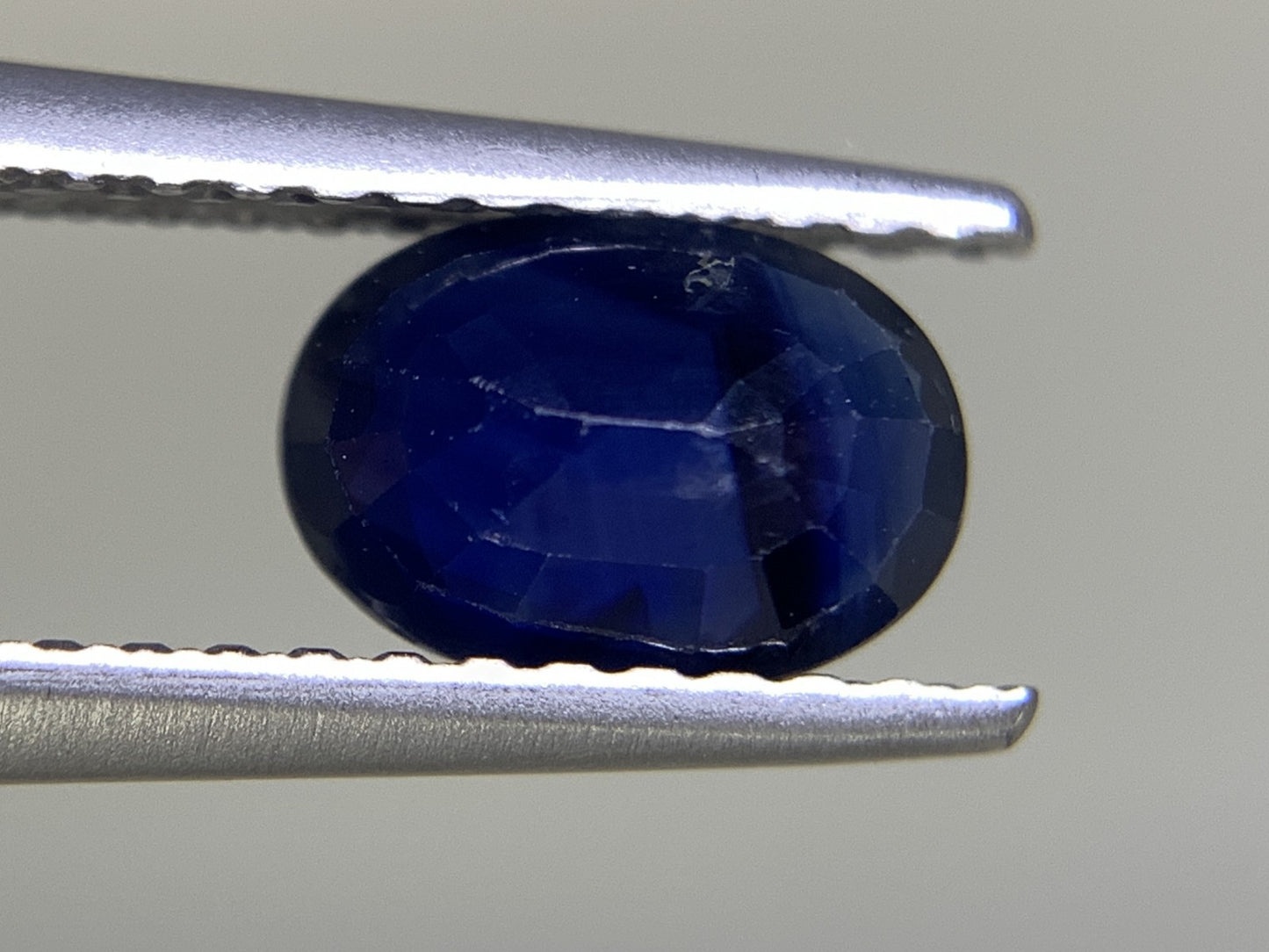 サファイア 1.045ct 宝石ソーティング付き  7.1㎜×5.1㎜×2.8㎜ ルース（ 裸石 ） 2311Y