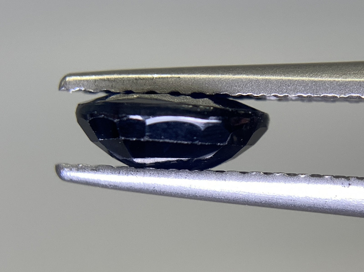 サファイア 1.045ct 宝石ソーティング付き  7.1㎜×5.1㎜×2.8㎜ ルース（ 裸石 ） 2311Y