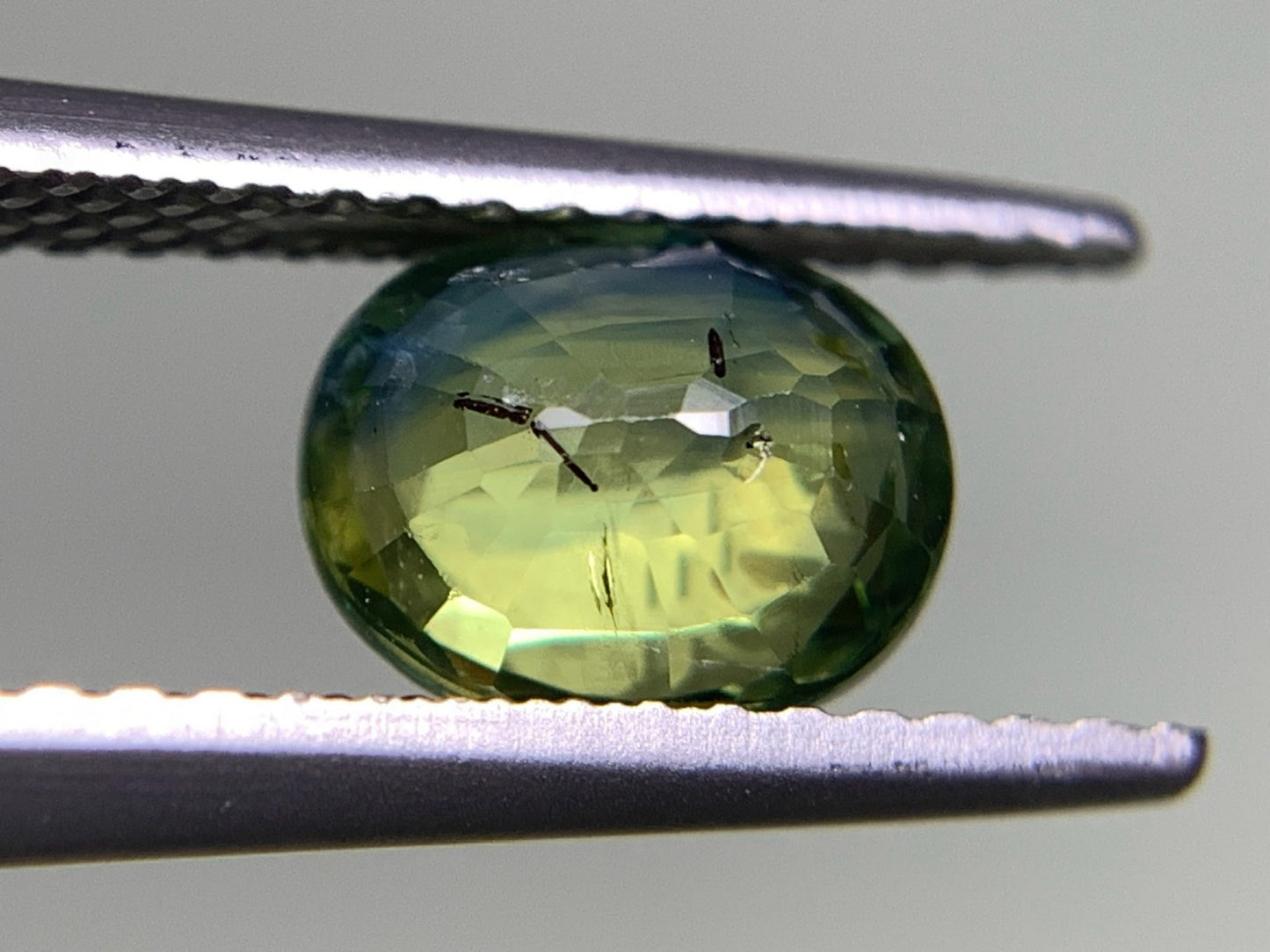 グリーンサファイア 1.372ct  宝石ソーティング付き  7.0㎜×5.8㎜×3.3㎜ 天然 ルース（ 裸石 ） 4499Y