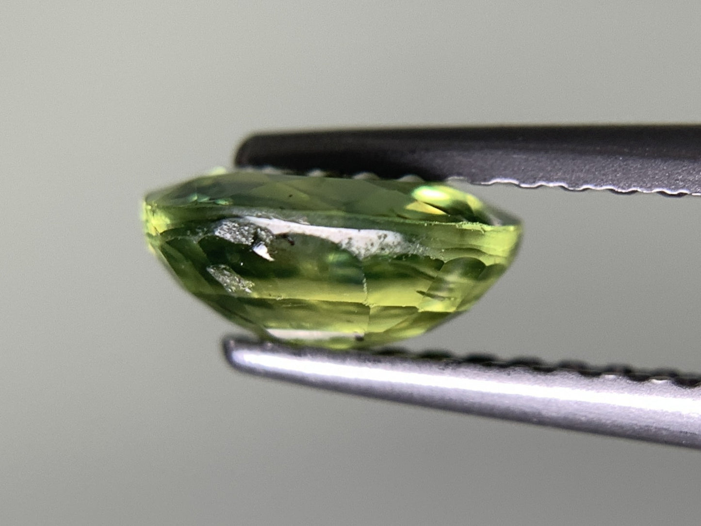 グリーンサファイア 1.372ct  宝石ソーティング付き  7.0㎜×5.8㎜×3.3㎜ 天然 ルース（ 裸石 ） 4499Y