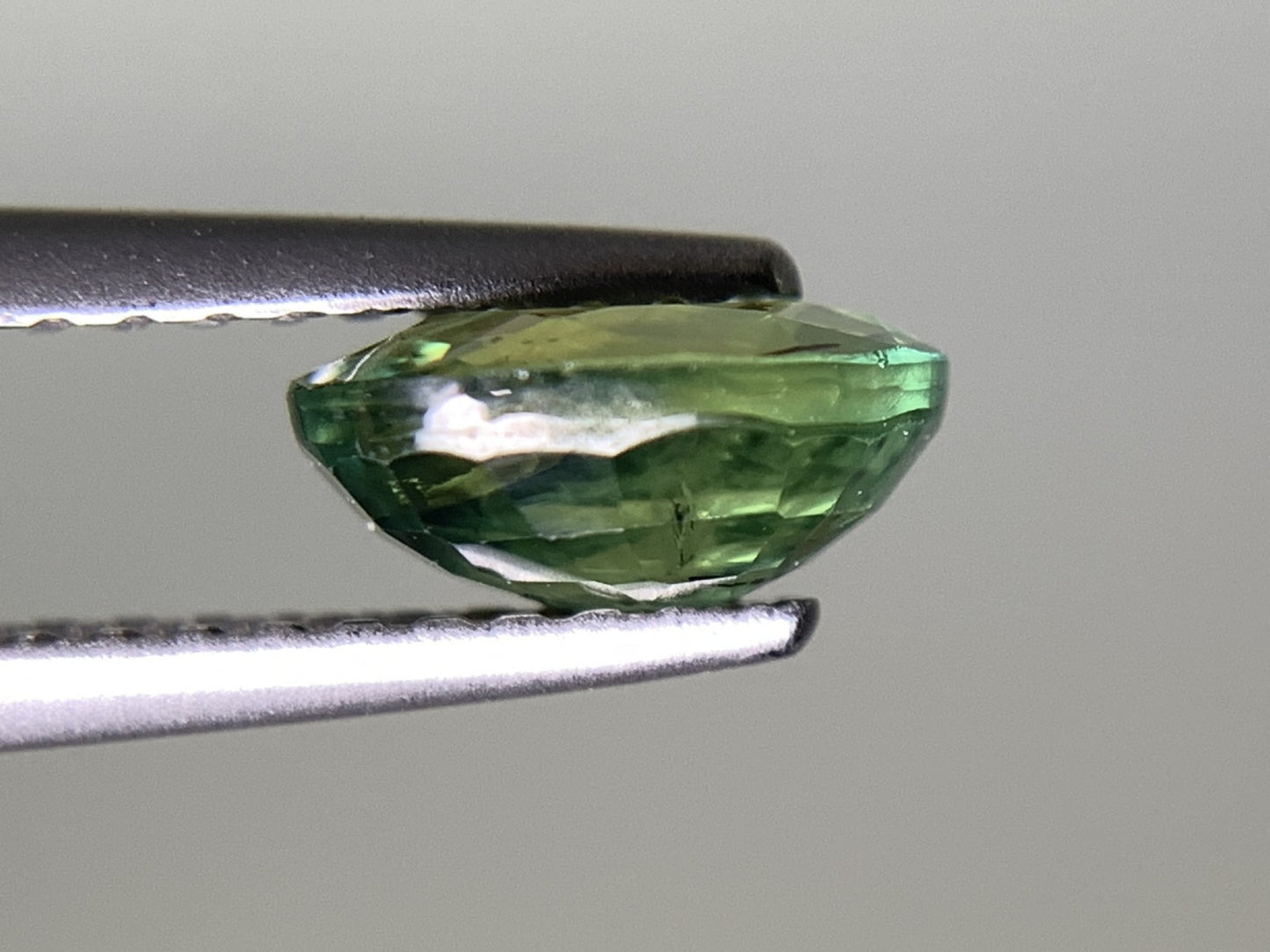 グリーンサファイア 1.372ct  宝石ソーティング付き  7.0㎜×5.8㎜×3.3㎜ 天然 ルース（ 裸石 ） 4499Y