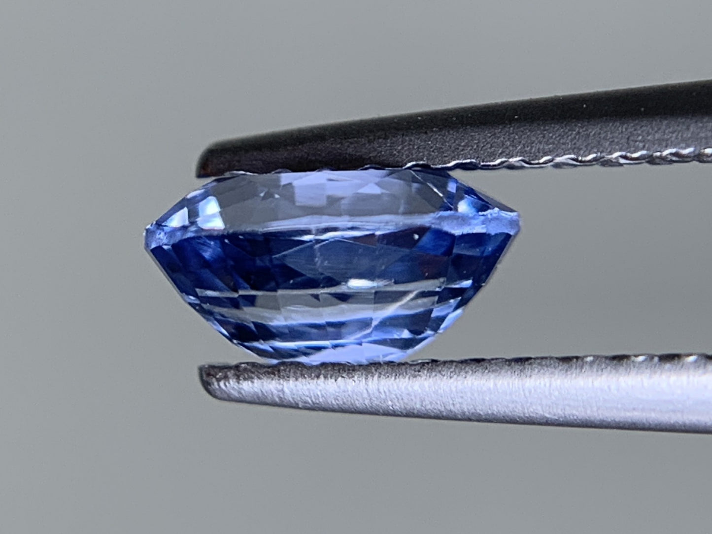サファイア 天然 1.022ct 中央宝石ソーティング付き 6.65㎜×5.05㎜×3.47㎜ ルース（ 裸石 ） 6365Y