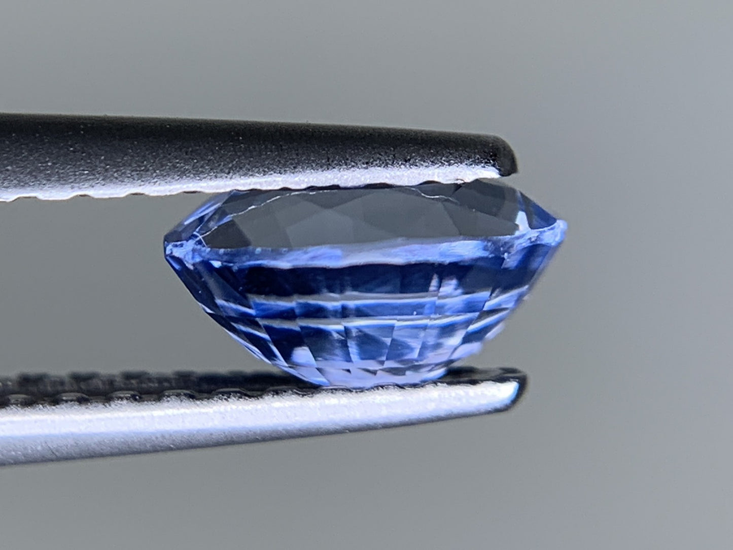 サファイア 天然 1.022ct 中央宝石ソーティング付き 6.65㎜×5.05㎜×3.47㎜ ルース（ 裸石 ） 6365Y