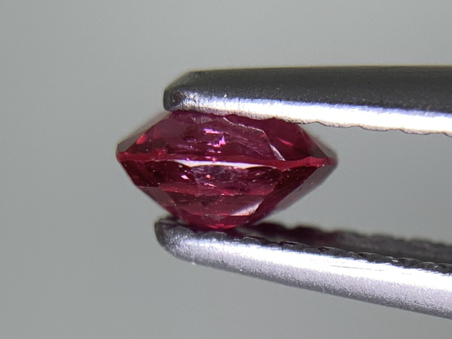 ルビー 天然 0.582ct 中央宝石ソーティング付き 4.95㎜×4.52㎜×2.66㎜ ルース（ 裸石 ） 7342Y