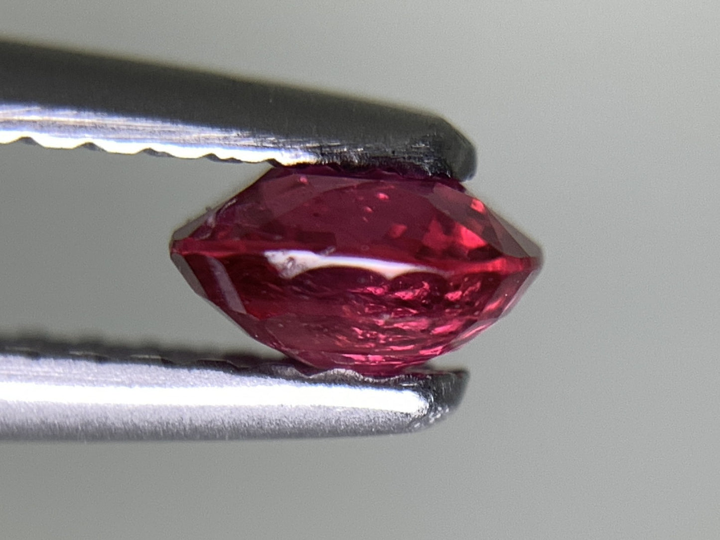 ルビー 天然 0.582ct 中央宝石ソーティング付き 4.95㎜×4.52㎜×2.66㎜ ルース（ 裸石 ） 7342Y
