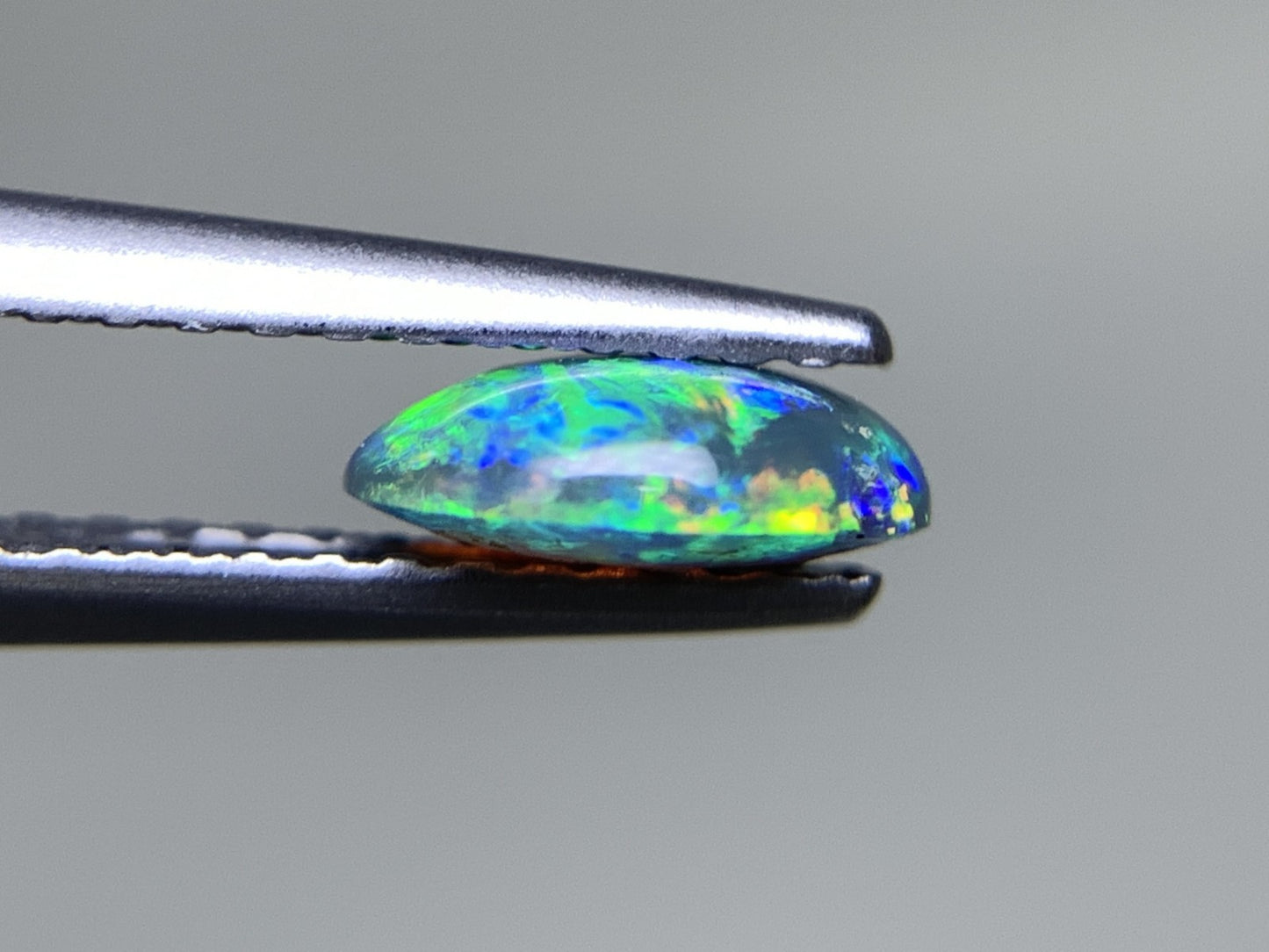 ブラックオパール 0.501ct  宝石ソーティング付き  6.9㎜×5.3㎜×2.4㎜ 天然 ルース（ 裸石 ） 4803Y