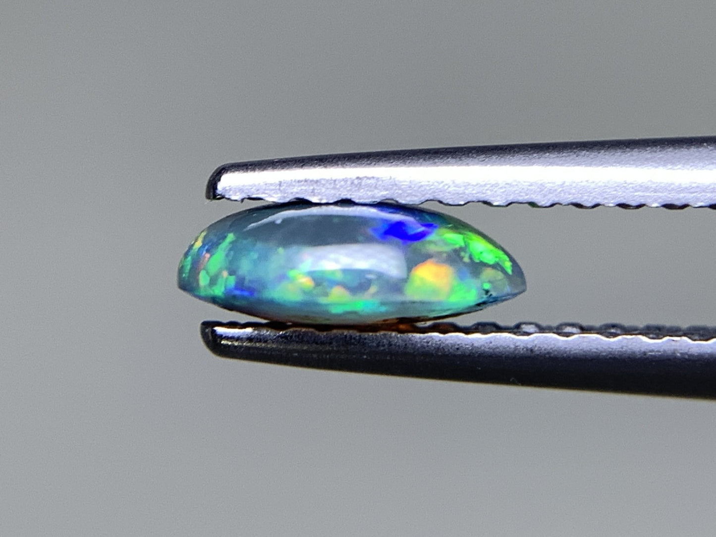 ブラックオパール 0.501ct  宝石ソーティング付き  6.9㎜×5.3㎜×2.4㎜ 天然 ルース（ 裸石 ） 4803Y