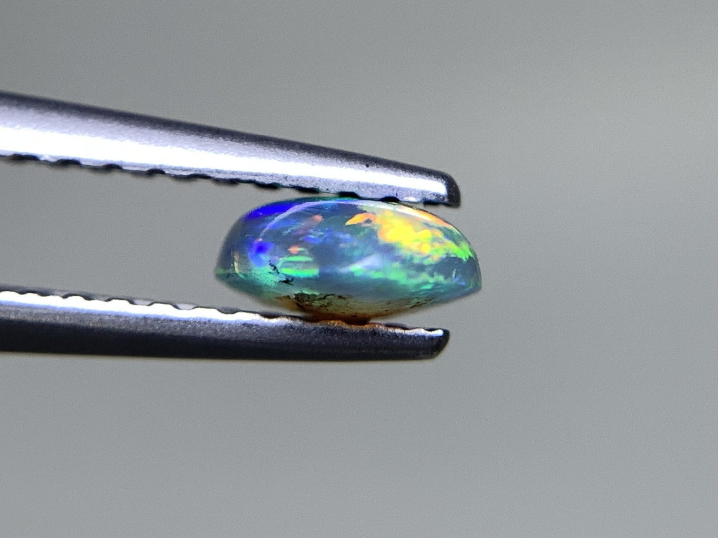 ブラックオパール 0.501ct  宝石ソーティング付き  6.9㎜×5.3㎜×2.4㎜ 天然 ルース（ 裸石 ） 4803Y