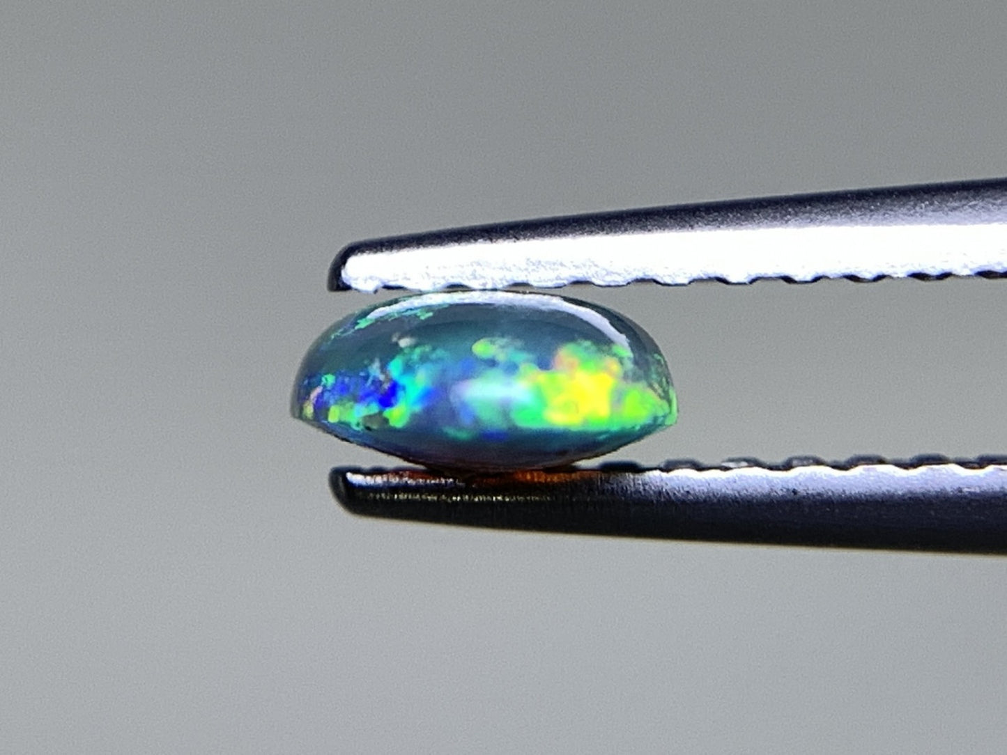 ブラックオパール 0.501ct  宝石ソーティング付き  6.9㎜×5.3㎜×2.4㎜ 天然 ルース（ 裸石 ） 4803Y