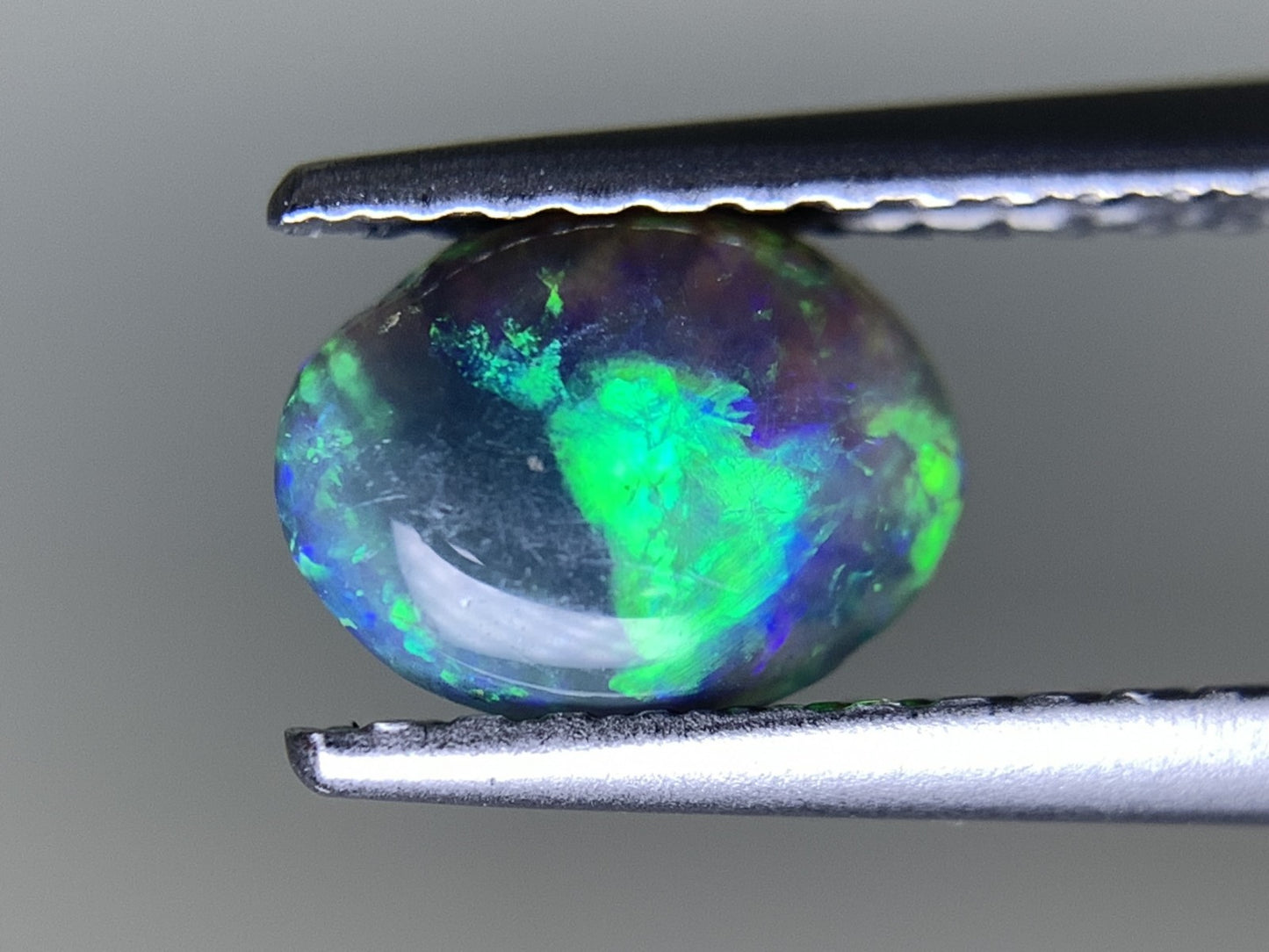 ブラックオパール 0.501ct  宝石ソーティング付き  6.9㎜×5.3㎜×2.4㎜ 天然 ルース（ 裸石 ） 4803Y