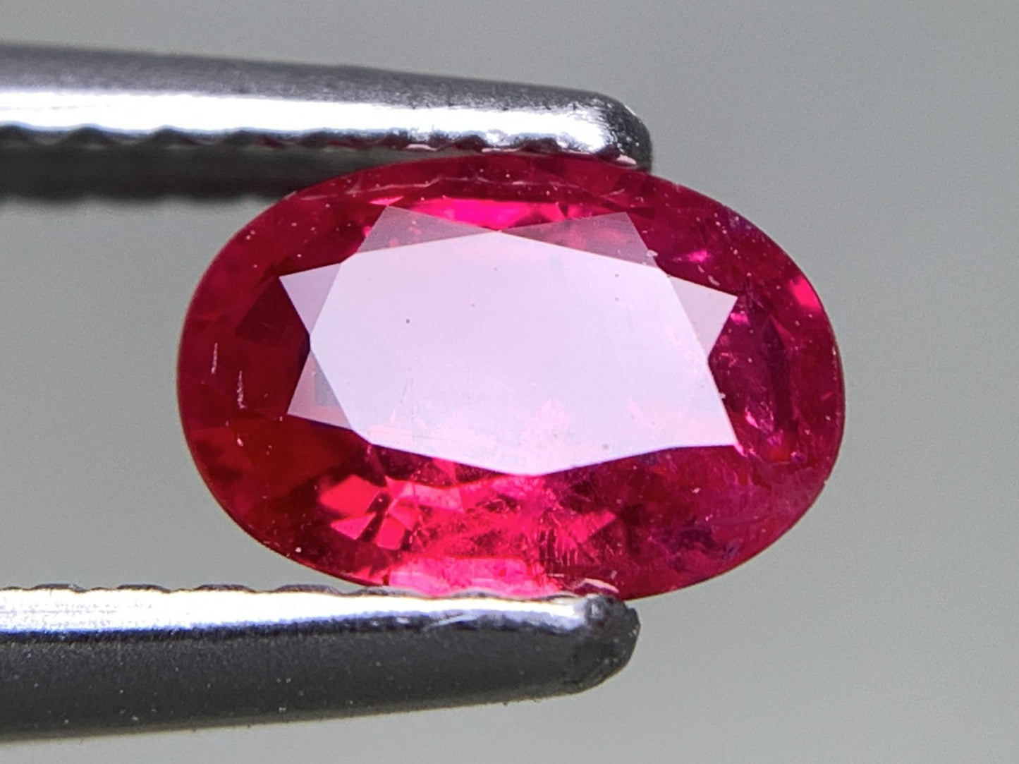ルビー 天然 0.849ct 宝石ソーティング付き 6.8㎜×4.8㎜×2.6㎜ ルース（ 裸石 ） 7378Y